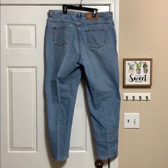 Vintage High-Waisted Jeans - Picture 4 of 5